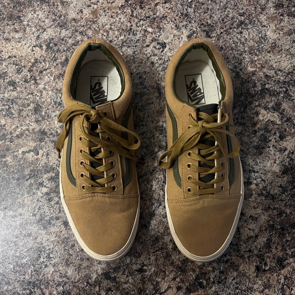 Vans x J. Crew Men’s Tan and Olive Limited Edition Low-Top Sneakers